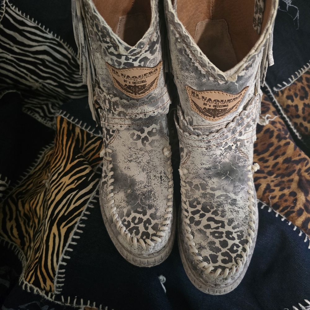 El Vaquero Gray Leopard Ankle Boots with Fringe Size 39 - Picture 3 of 6